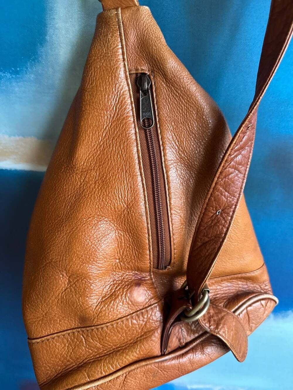 The Walking Co. Brown Pebbled Leather Teardrop Sling Bag Backpack Made in Colomb - Picture 6 of 10